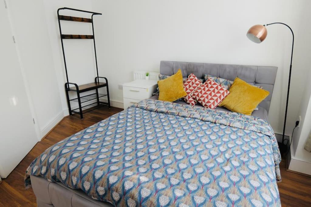 Two Bedroom Flat Near Transport & Shops London Ngoại thất bức ảnh