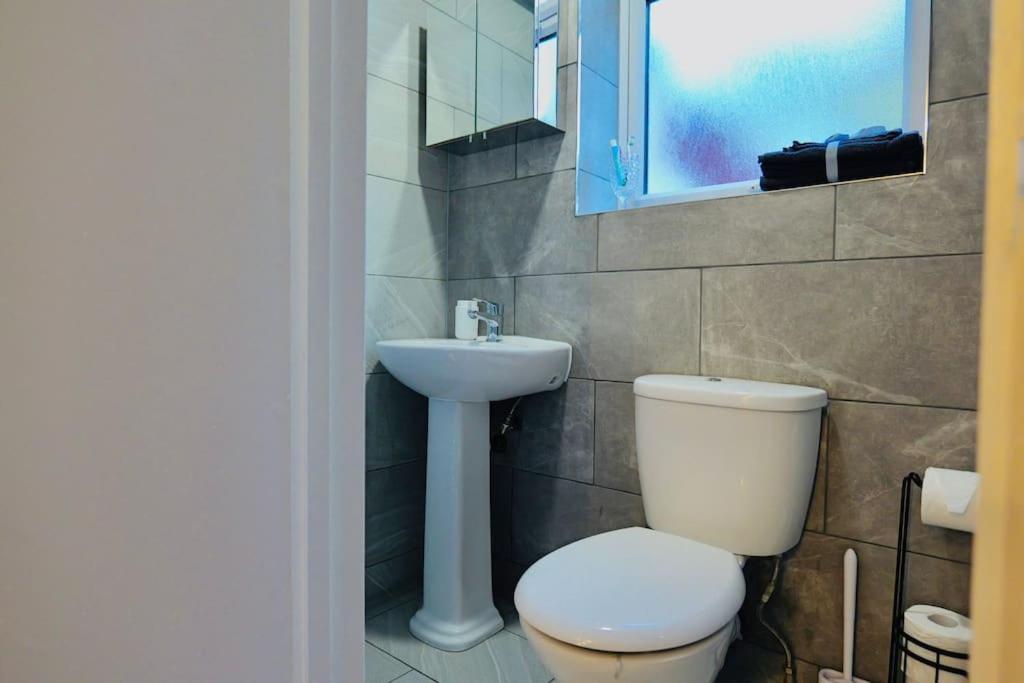 Two Bedroom Flat Near Transport & Shops London Ngoại thất bức ảnh